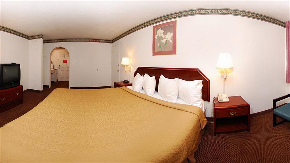 Rodeway Inn Auburn Exterior photo